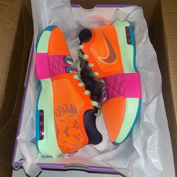 Nike
LeBron witness 8
Total orange - Picture 2 of 5